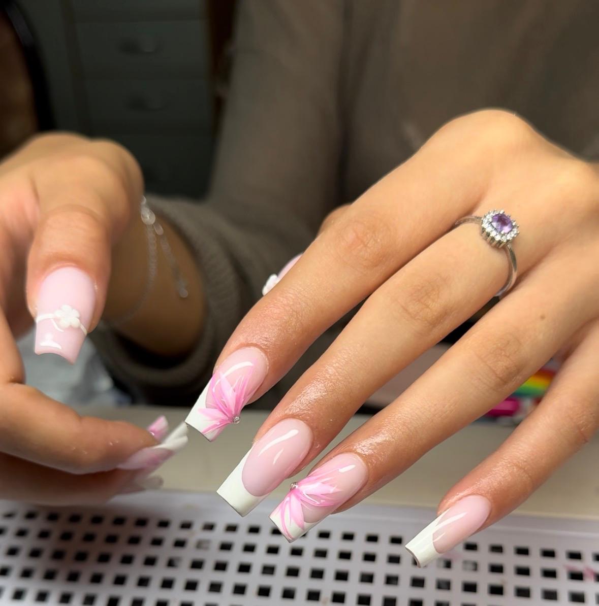 Elegant French nail design 6